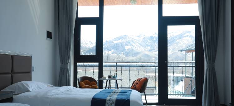 那拉提语畔民宿图片