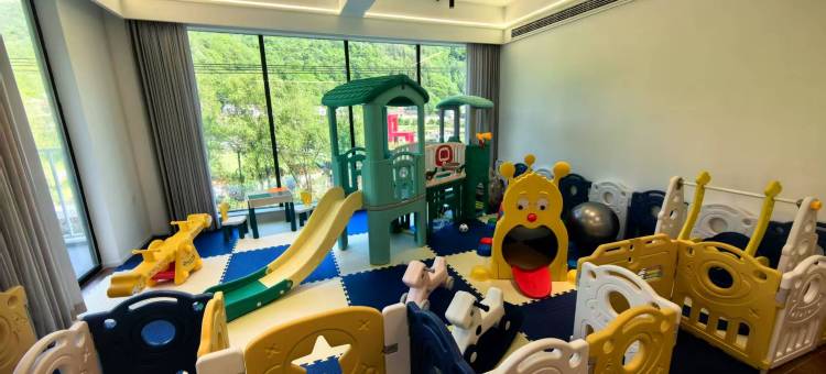 青山觅窗酒店图片