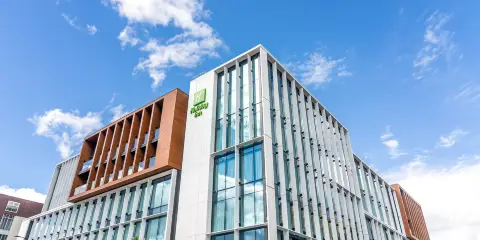 皇后鎮卓越公園假日酒店