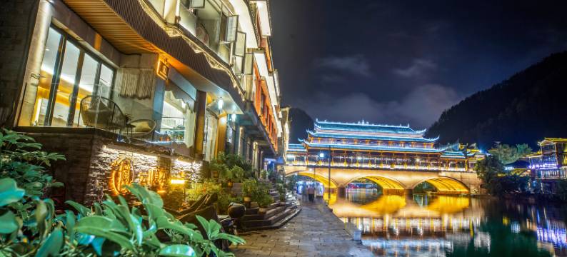 凤凰隐西临江民宿(凤凰古城沱江店)图片