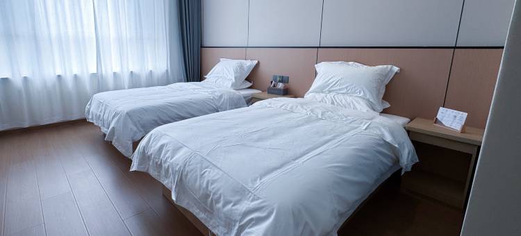 晴川主题酒店(呼和浩特东站机场店)图片