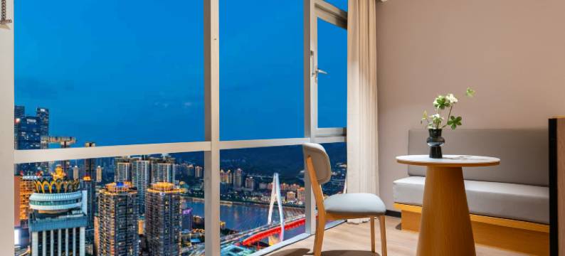 季庭高空江景酒店(解放碑云端之眼店)图片