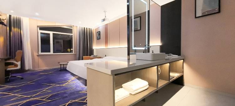 森曼观影酒店(汇融新天地店)图片