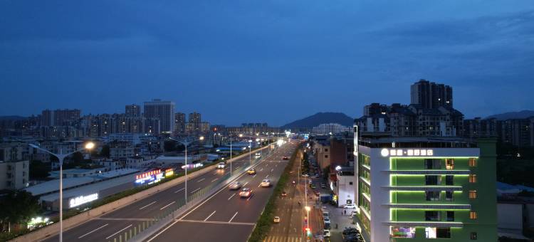 易趣·君好酒店(中山三乡顺昌广场店)图片