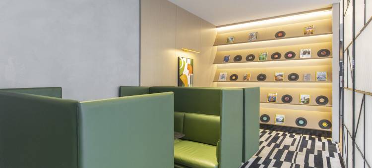 城家高级公寓(上海宝杨路地铁站店)图片