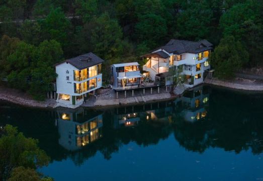 Hills Hotel Overview