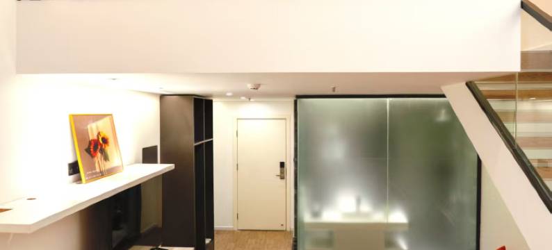 柒月·新屿设计师全智能民宿(乐山高铁站店)图片