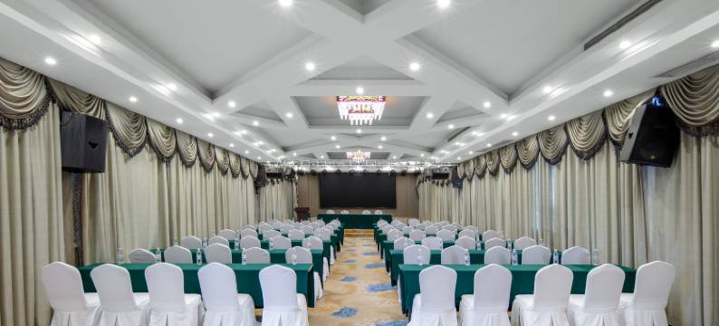 凉山风情大酒店(西昌月亮湖湿地公园店)图片