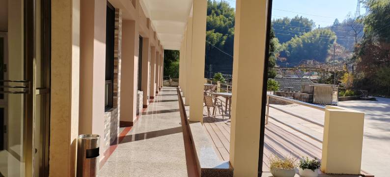 余姚四明山红叶山庄图片