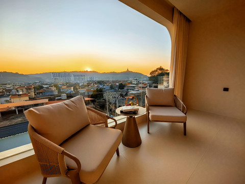 芒市出尘逸境客栈(傣族古镇店)