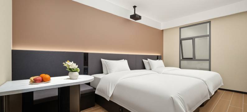 艺龙安云酒店(广州永庆坊陈家祠地铁站店)图片