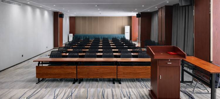 枕畔・皇庭WARMWORLDS•MAGNLWMCENWS180°观景设计酒店(DL胖东来店)图片