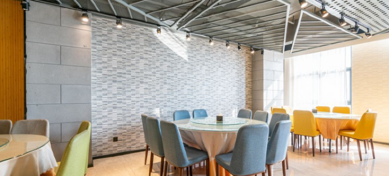 jing·云缨电竞民宿(高铁东站店)图片