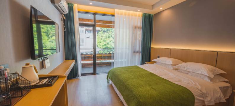 神农架在路上酒店(大九湖坪阡古镇店)图片