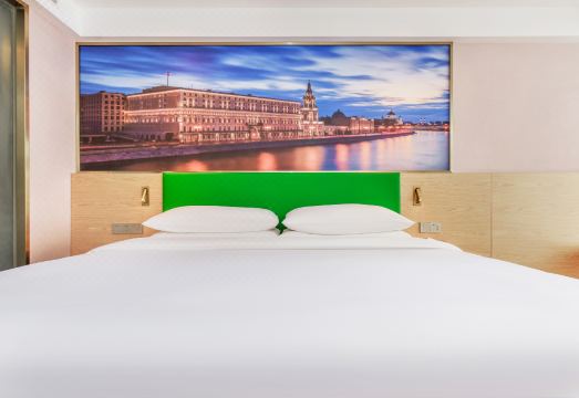 Vienna 3 Best Hotel (Pingshan County Government Mahu Park) Hotel Overview