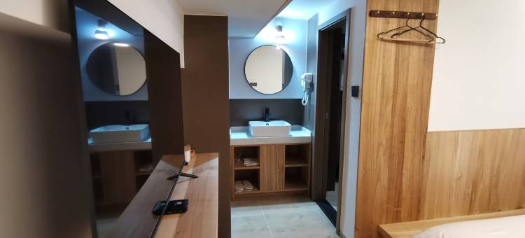 初见·清风挽心秘境休闲民宿(敏捷广场店)图片