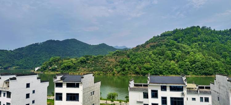 歙县左岸闲居民宿(新安江山水画廊风景区店)图片