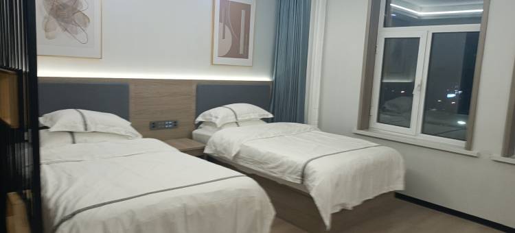 苏尼特右旗汇丰假日酒店图片