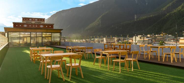 云朵桃花酒店(波密广场店)图片