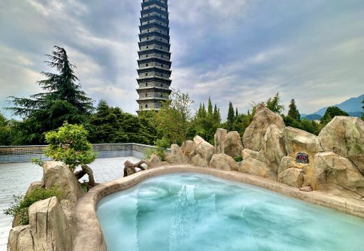 千诺云居·竹隐山境温泉酒店（都江堰离堆公园站店）外景图