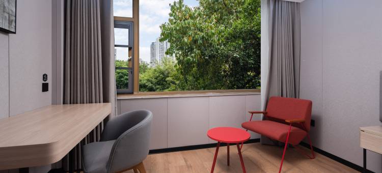 兰庭大酒店(鄂州站鄂州高中店)图片