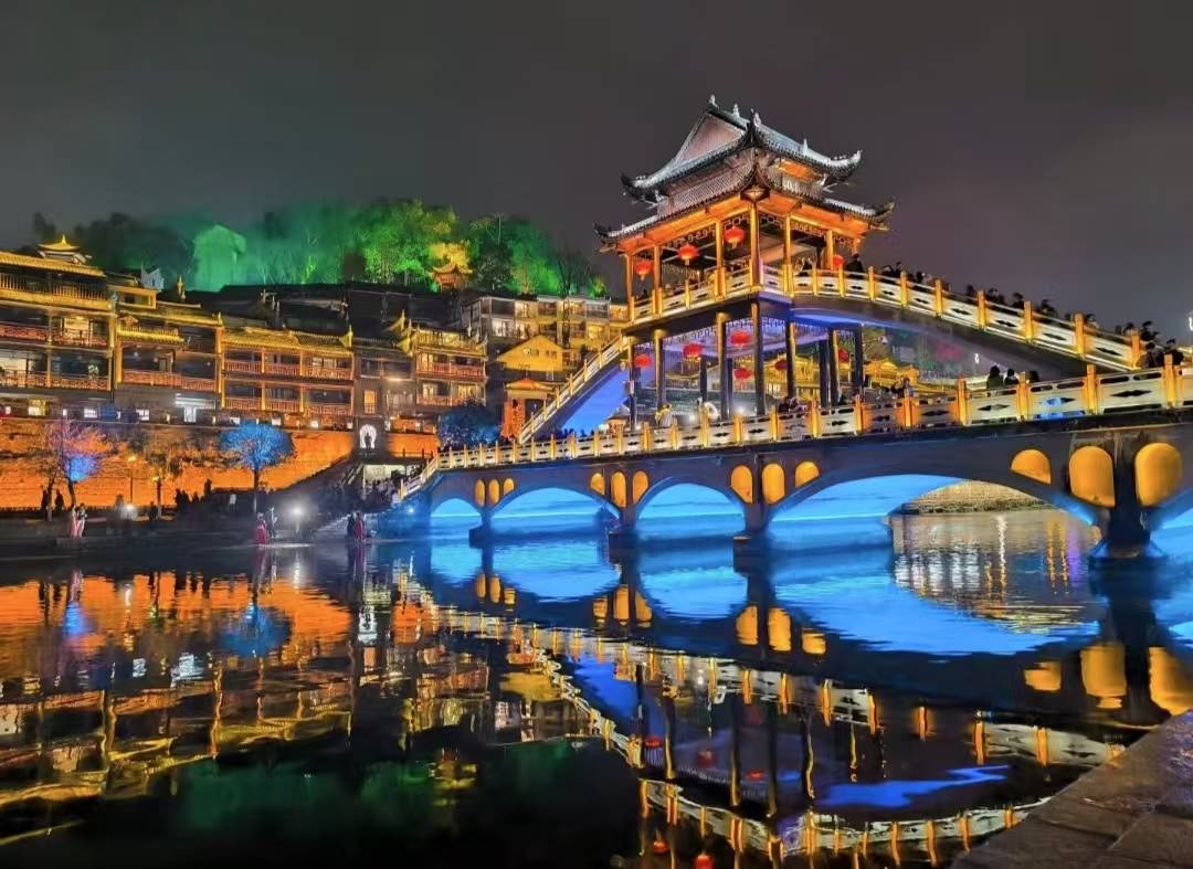 悦庭楠舍江景民宿(凤凰古城云桥店)图片
