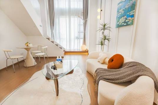 鲸尚民宿(乐山高铁站店)