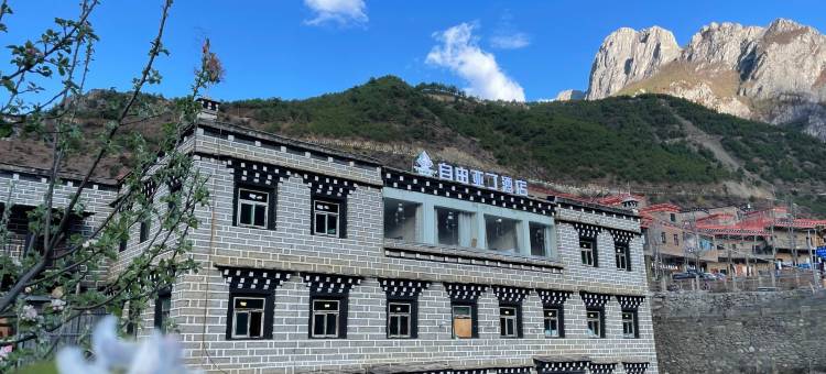 稻城亚丁寻悦酒店(稻城亚丁游客中心店)图片