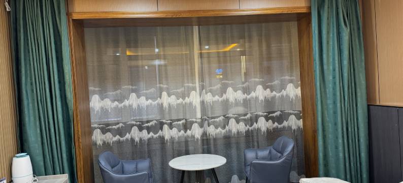 札达隆迈家族商务酒店图片