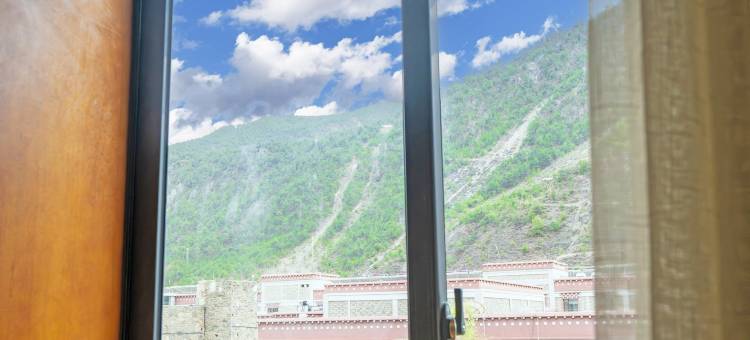 稻城亚丁藏缘酒店图片