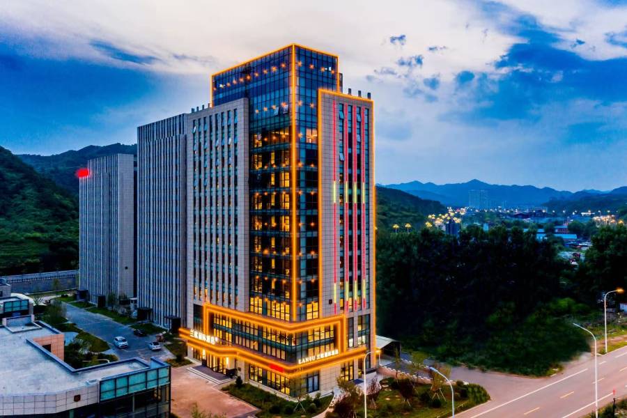 蘭歐國際酒店(承德鼎盛王朝文化產業園店)