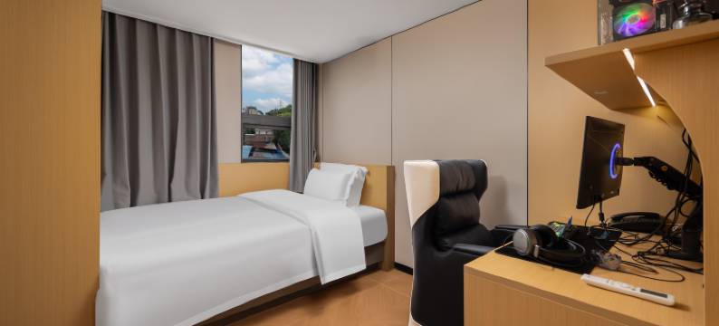 霍闪电竞酒店(绵阳高铁站涪城万达广场店)图片