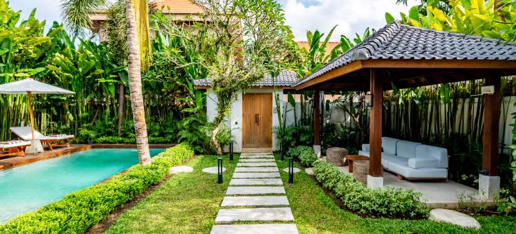 Hijau Villa by EVDEkimi – 迷人的兩房度假別墅，附泳池(Hijau Villa by EVDEkimi – Charming 2BR escape w/pool, outdoor lounge, lush garden)图片