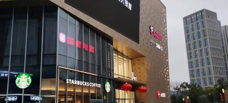不晚Seeu·影院民宿(福州南站胪雷地铁站店)图片