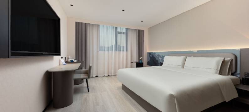 泰安天外村龙潭路亚朵轻居酒店图片