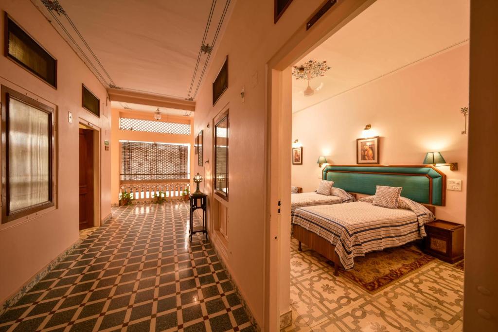 Hotel Arya Niwas Over view