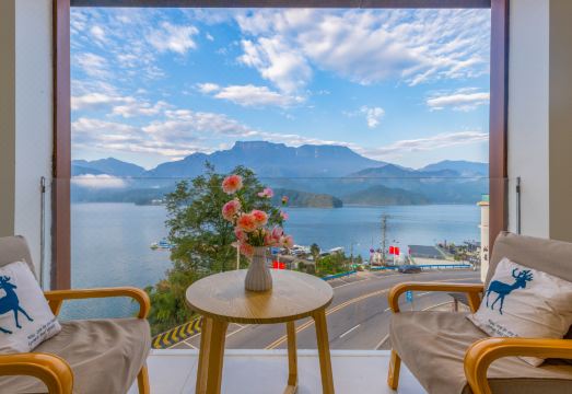 Shan hai min su Hotel Overview