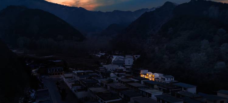 野奢·云顶望山·听晨山居设计师民宿(五台山景区店)图片