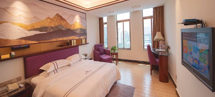 恒晖皇城酒店(云浮新兴汽车站筠城广场店)图片