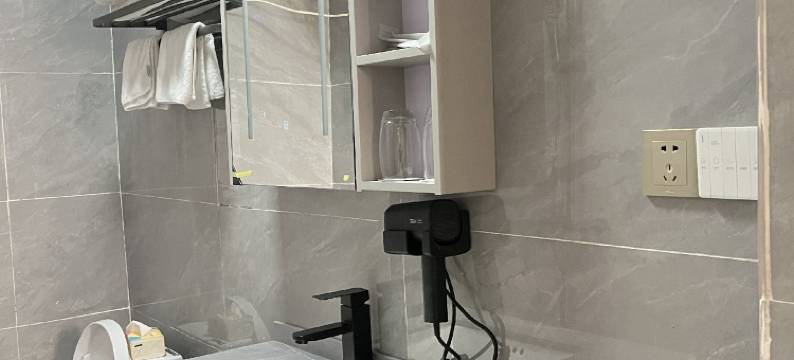 左贡启则仓宾馆图片