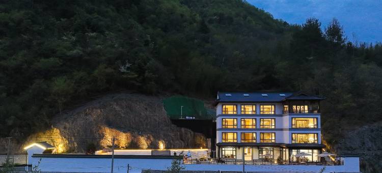 竹云山宿·溪上·泳池·日落·FUN HOME(雅鲁激流山湾湾漂流店)图片