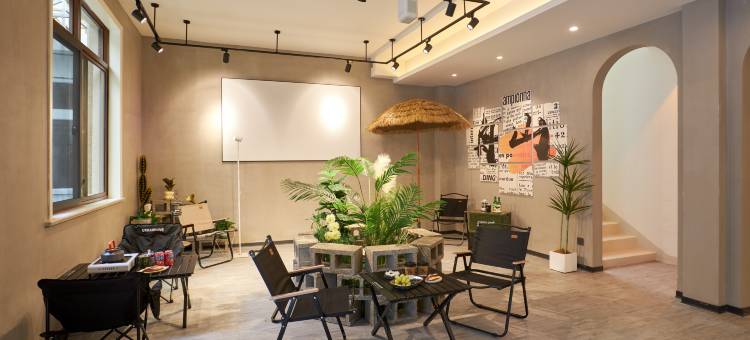 一介巷子里·露营影音设计民宿(普陀山机场蜈蚣峙码头店)图片