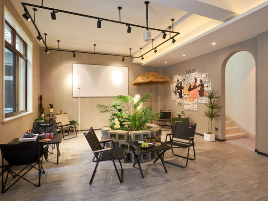 一介巷子里·露营影音设计民宿(普陀山机场蜈蚣峙码头店)