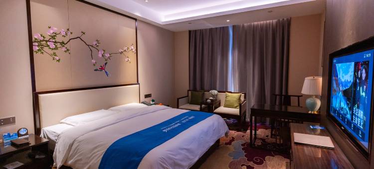 卢氏国际酒店图片