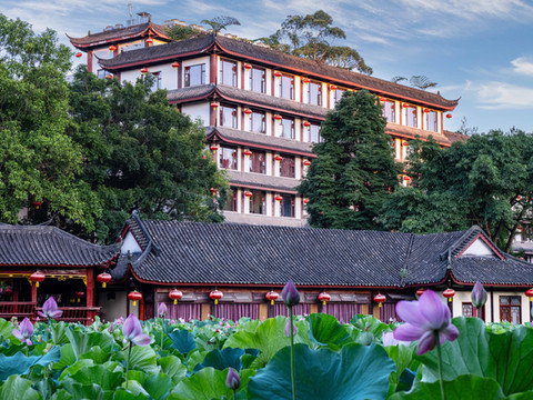 金鹰山庄酒店(乐山高铁站店)