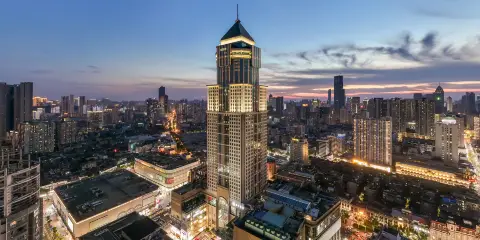 武漢江漢路步行街高空江景亞朵酒店