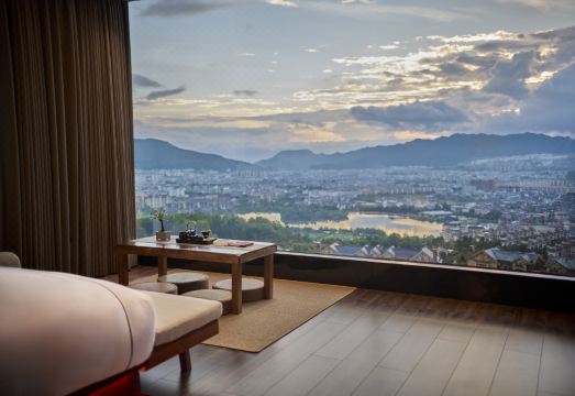 腾冲泊航东山温泉酒店外景图