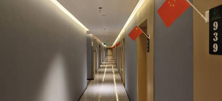 南昌君逸全智能酒店(红谷滩地铁万科时代广场店)图片