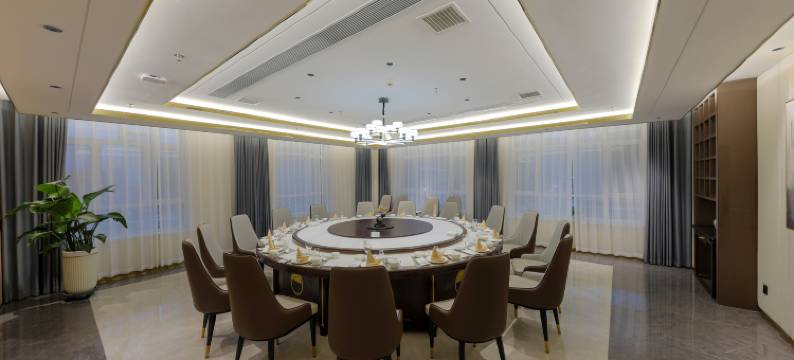 赤峰龙致逸景酒店(维多利摩尔城红山区政府店)图片