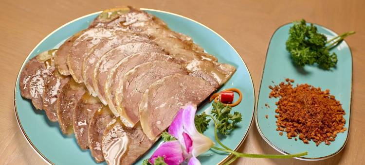 伊宁市政府伊犁河丽呈华廷酒店图片